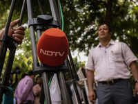 NDTV के डायरेक्टर ने दिया इस्तीफा अब यह लोग सम्भालेंगे कमान