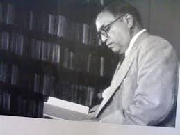 ambedkar in library क्यों अंबेडकर ने की थी हजारों लोगों के बीच भगवत गीता की आलोचना