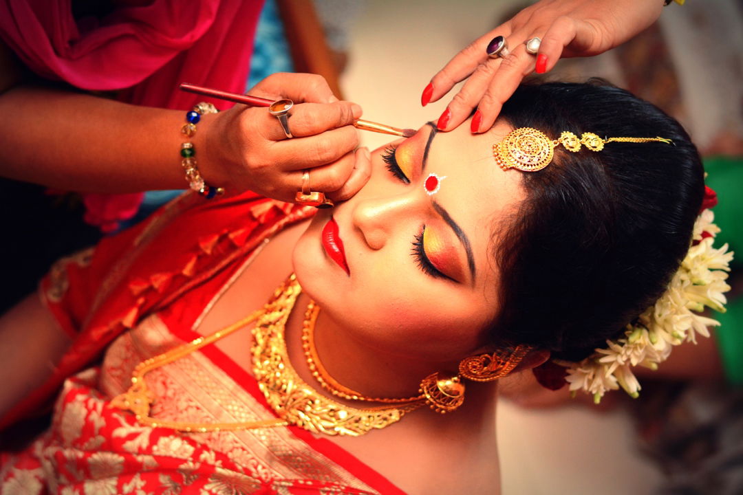 Demystifying Bridal Makeup: Choosing the Perfect Look for Your Big Day