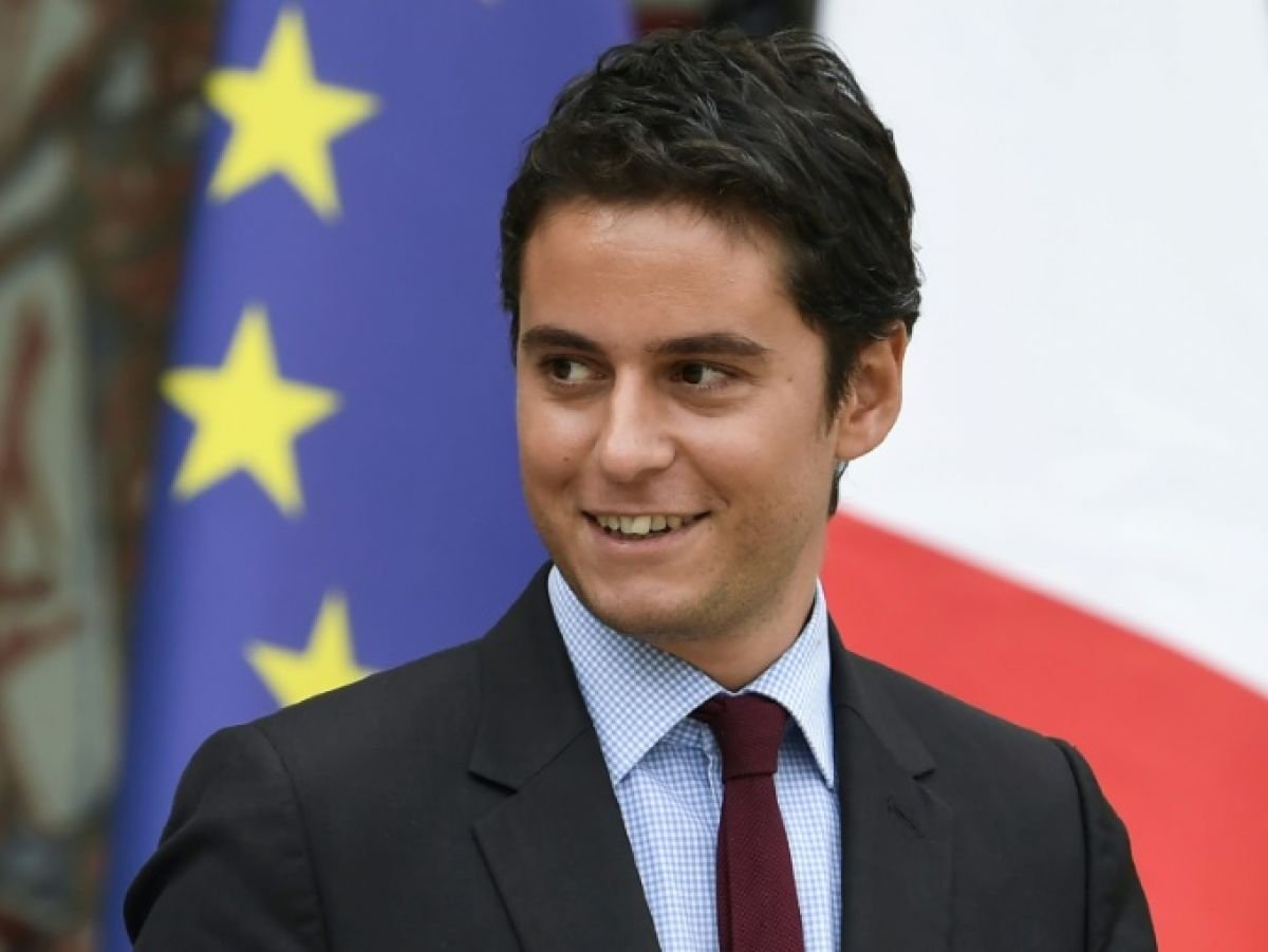 Gabriel Attal New France PM: इसी के साथ Gabriel Attal फ्रांस के सबसे कम उम्र वाले समलैंगिक प्रधान मंत्री बन चुके हैं। 