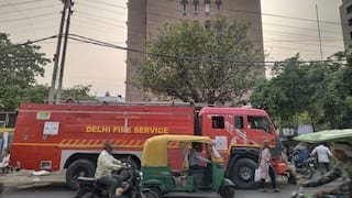 Delhi Hospital Bomb Threat: स्कूलों के बाद अब अस्पतालों को बम से उड़ाने की धमकी 