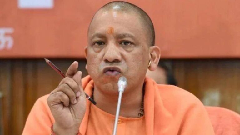 Uttar Pradesh News : योगी सरकार का बड़ा तोहफ़ा: UP के 28 लाख कर्मचारियों का 2% DA बढ़ा, जानें कब से और कितनी बढ़कर आएगी सैलरी