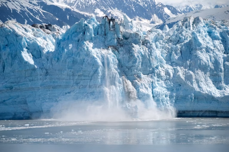 Earth Losing Ice: पृथ्वी पर अरबों साल से जमी बर्फ पिघलने लगी: वैज्ञानिकों ने जताई गहरी चिंता, दुनिया के लिए खतरनाक संकेत