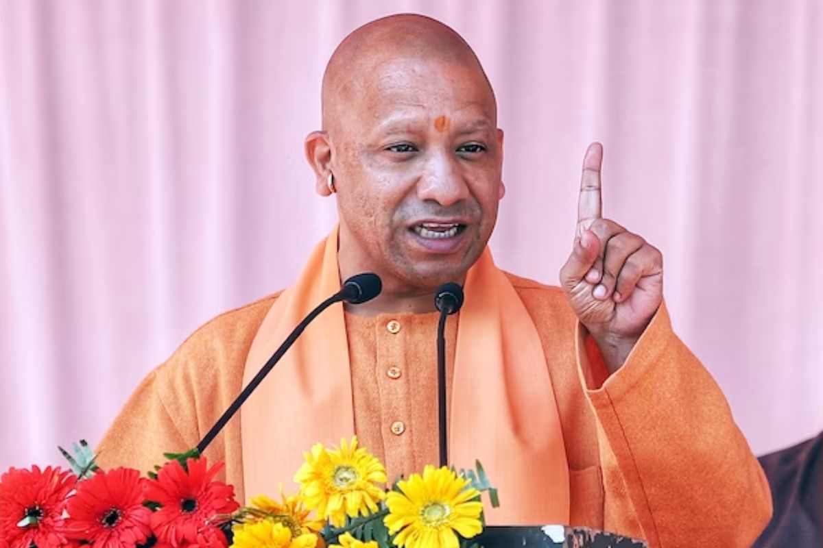 Uttar Pradesh News : यूपी के सरकारी कर्मचारियों की हुई चांदी! योगी सरकार ने महंगाई भत्ते के साथ HRA में भी किया बड़ा इजाफा, जानिए अब कितनी बढ़ेगी सैलरी