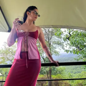 बोल्ड और बिंदास विलेन की बेटी का जलवा!