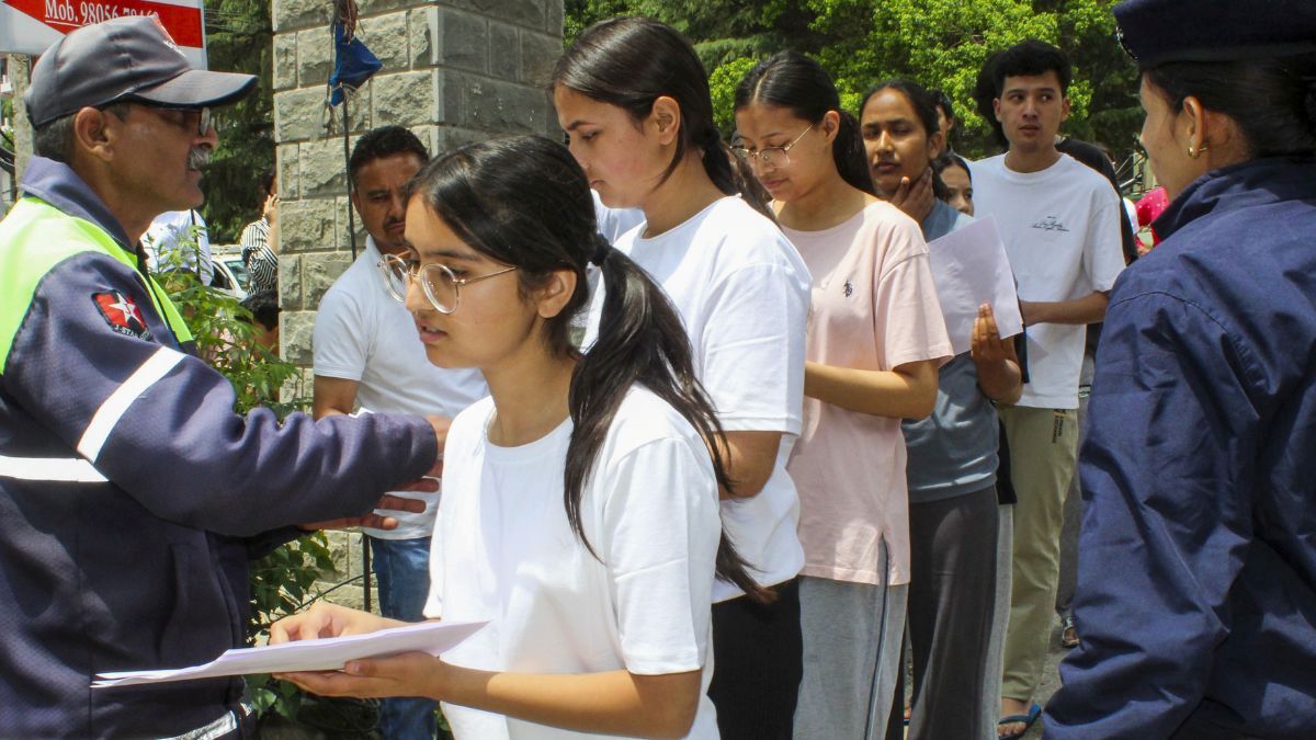 UPSSSC Lekhpal Recruitment: ₹69,100 तक सैलरी और शानदार भविष्य, जानें आवेदन का पूरा सच