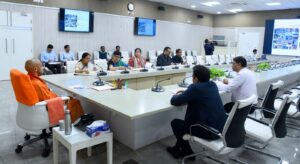 यूपी की तिजोरी भरी, आपकी जेब पर क्या होगा असर? योगी सरकार की मीटिंग की बड़ी बातें